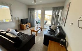 Beautiful 2 Bed Apartment In Peyia Valley, Paphos