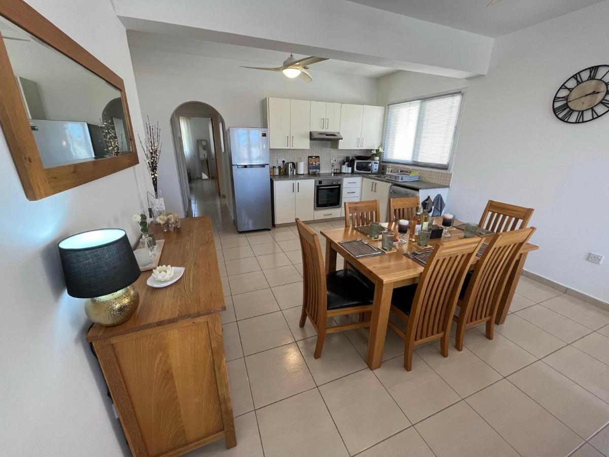 Beautiful 2 Bed Apartment In Peyia Valley, Paphos Exterior photo